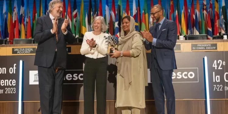 Riffat Arif from Pakistan wins Global Teacher prize for 2023