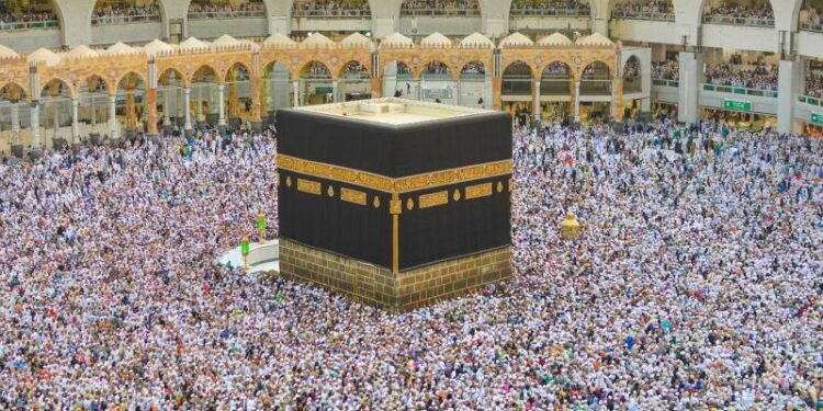 Umrah cost for Pakistanis is going down with PIA’s latest discounts