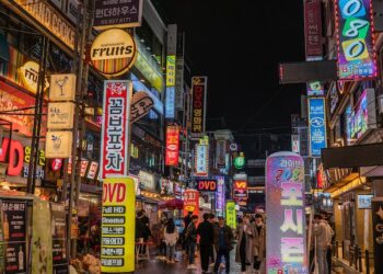 South Korea doubles tax refund limit for foreign tourists