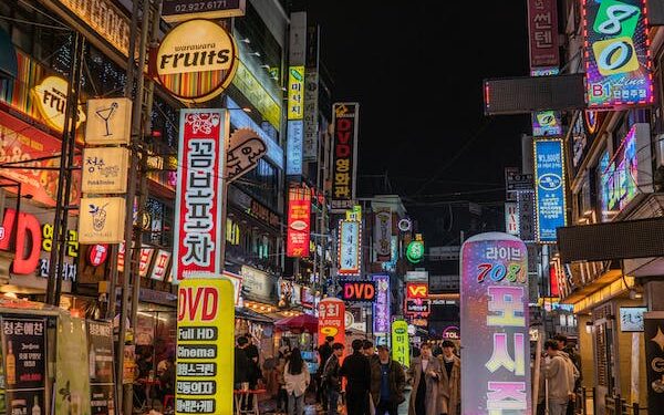 South Korea doubles tax refund limit for foreign tourists