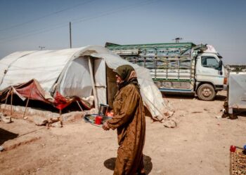 Pakistan warns Afghan immigrants against engaging in politics