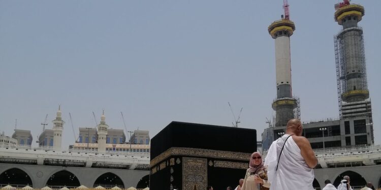 Umrah cost for Pakistanis is going down with PIA’s latest discounts