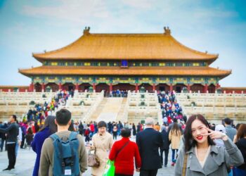 China simplifies visa process for US tourists
