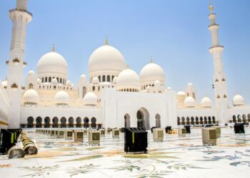 Abu Dhabi’s Sheikh Zayed Grand Mosque now open 24/7