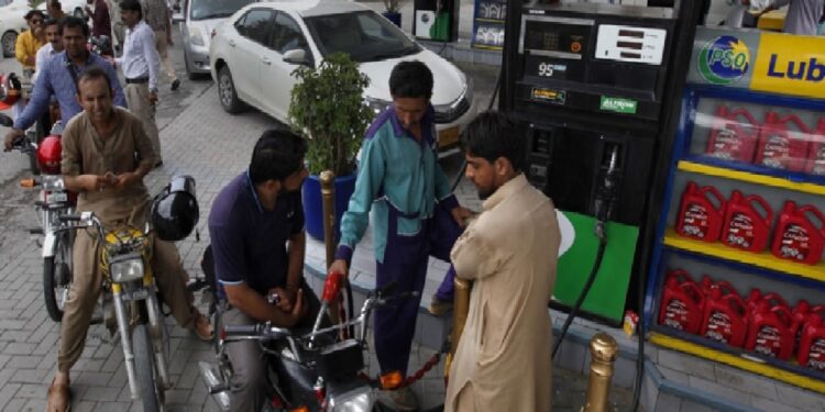 What could be petrol, diesel prices in Pakistan from Feb 1? Details inside