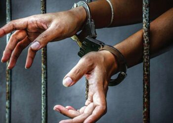Karachi Police arrest DSP, son in connection with pan shop robbery