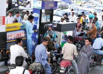 Pakistan govt moves toward phased deregulation of fuel prices