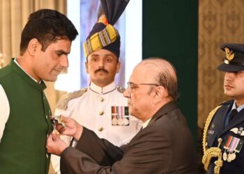 President Zardari announces Rs100mn for Olympic hero Arshad Nadeem