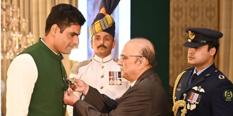 President Zardari announces Rs100mn for Olympic hero Arshad Nadeem