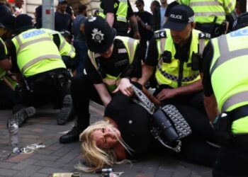 UK calls emergency meeting over far-right riots
