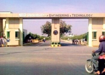 NED university students looted in broad daylight in Karachi