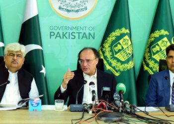 Finance Minister announces ‘war on cash’ to tackle tax evasion