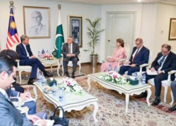 Dar hosts Malaysian counterpart at Foreign Office