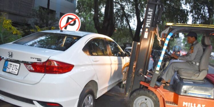 Islamabad traffic police comes down hard on illegal parking