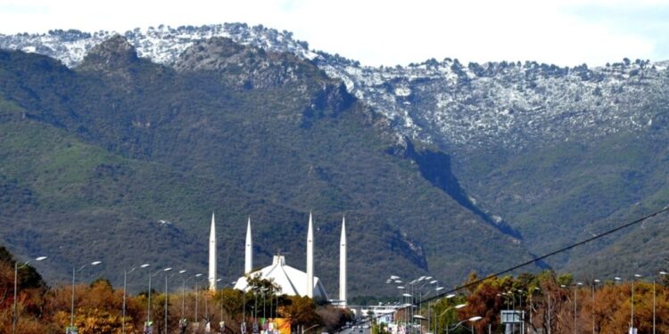 Freezing cold in Islamabad as temperature drops to -1°C