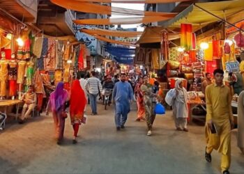 Markets, restaurants no longer required to close at 8pm