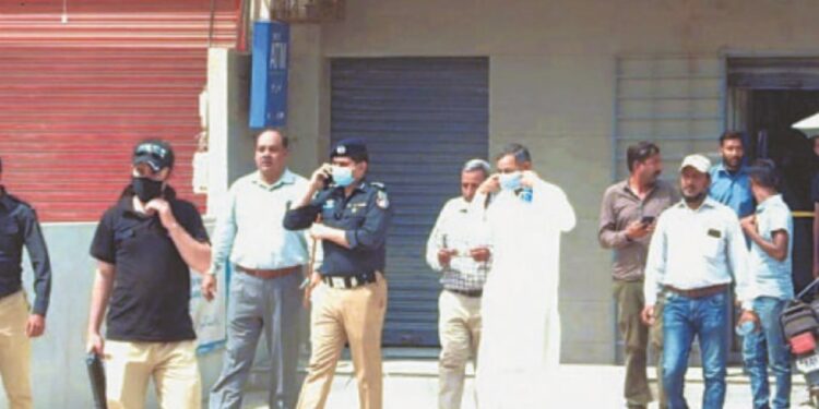 Massive Rs100m bank robbery in Karachi