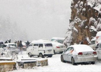 Heavy snow shuts schools in Galyat