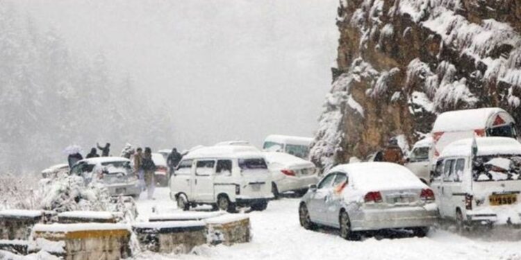 Heavy snow shuts schools in Galyat