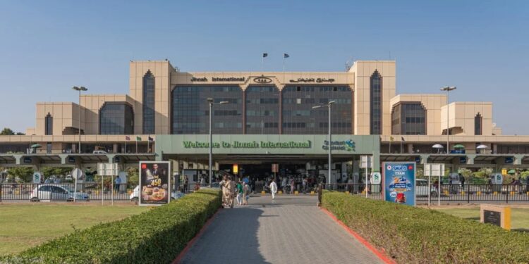 Pakistanis held over fake licenses