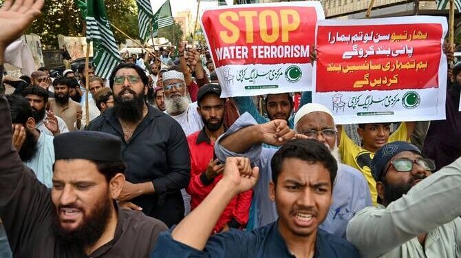 Pakistanis rally against India’s aggressive stance