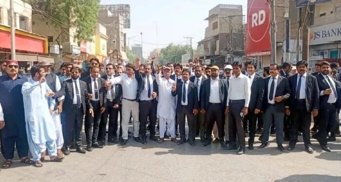 Sindh lawyers end protest after canals project halted