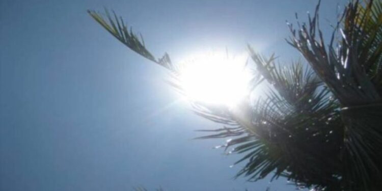 Hot spell continues in Lahore