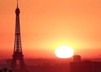 France closes 2000 schools and monuments due to heatwave