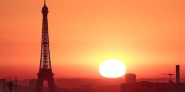 France closes 2000 schools and monuments due to heatwave