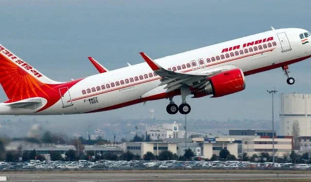 Pakistan prolongs airspace restrictions for Indian flights