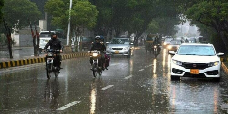 Commissioner confirms reopening of Karachi routes after rain