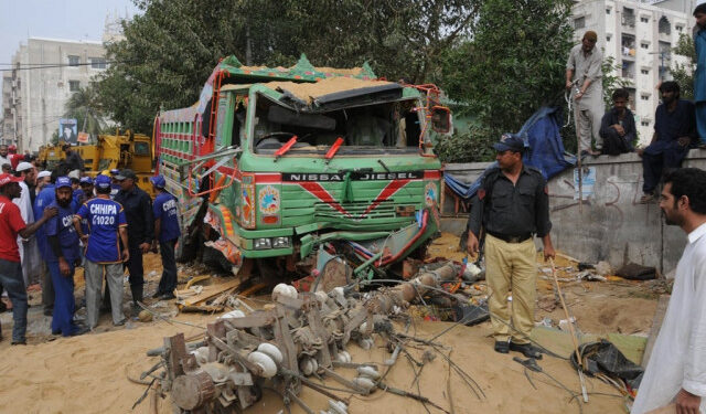 Karachi bans entry of dumpers and heavy traffic