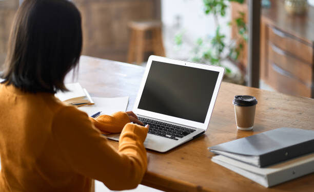 Spanish woman fired for reaching office too early