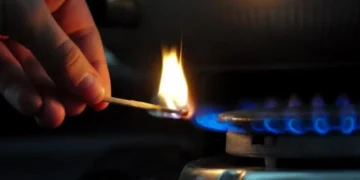 Gas crisis intensifies in Karachi affecting daily life