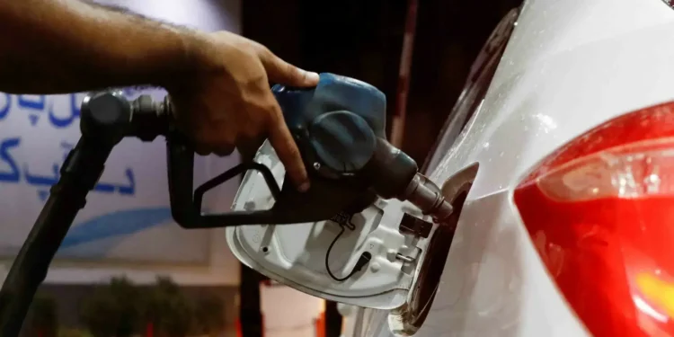 Govt sets new petrol prices for consumers
