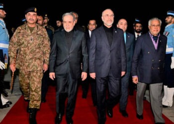 Top Pakistani leaders greet Iranian delegation in the capital