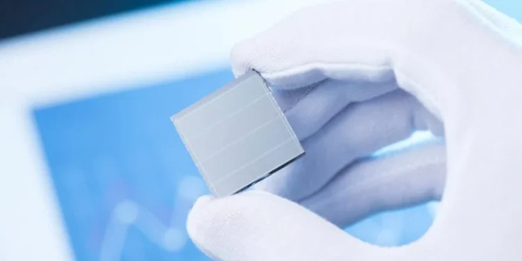 Scientists develop device that generates power from sun and rain