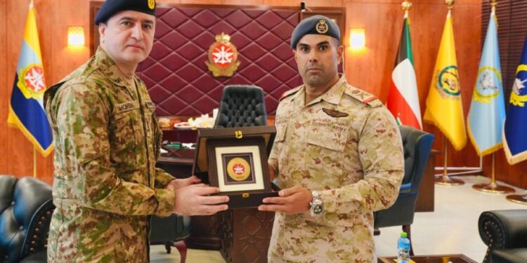 Kuwait and Pakistan Discuss Strengthening Military Cooperation