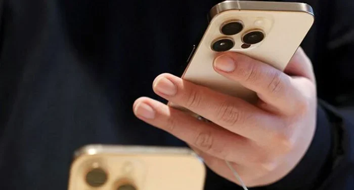 Govt plans tax relief on mobile phones for overseas Pakistanis