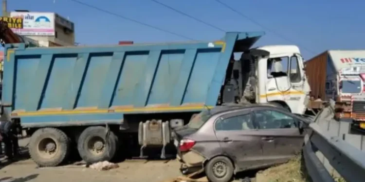Ten people die in deadly trailer and car crash