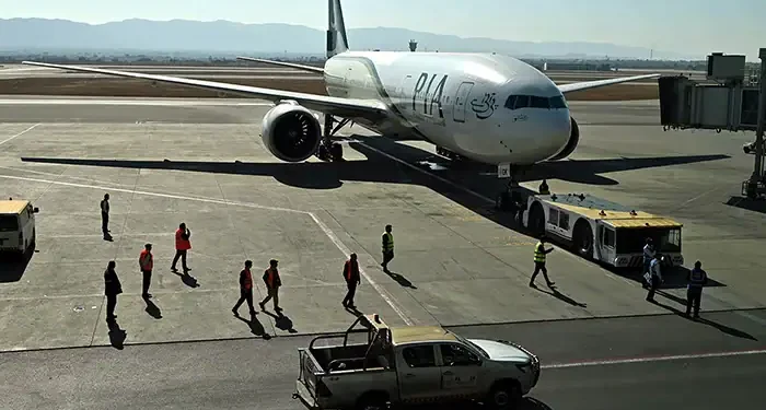 Pakistan and Iran restore direct flights after two months